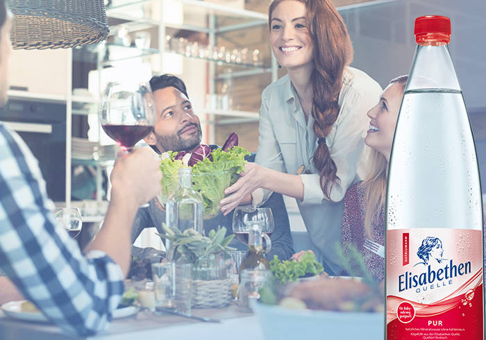 gedeckter Tisch mit Prddukt gedeckter Tisch mit Produkt